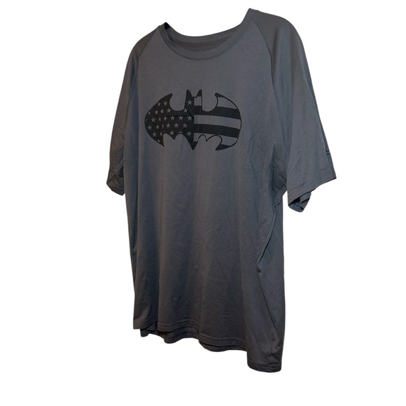 Under Armour HeatGear Men’s Short Sleeve Shirt Batman Logo Grey Size XL - Picture 3 of 9